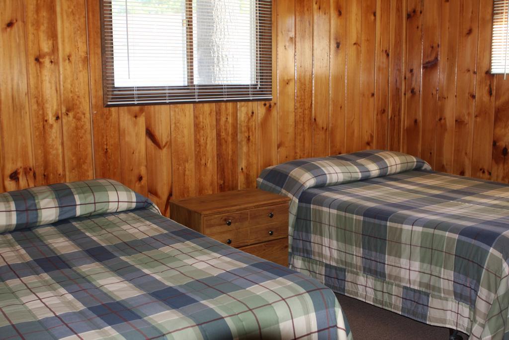Blue Lagoon Resort Lake George Oda fotoğraf